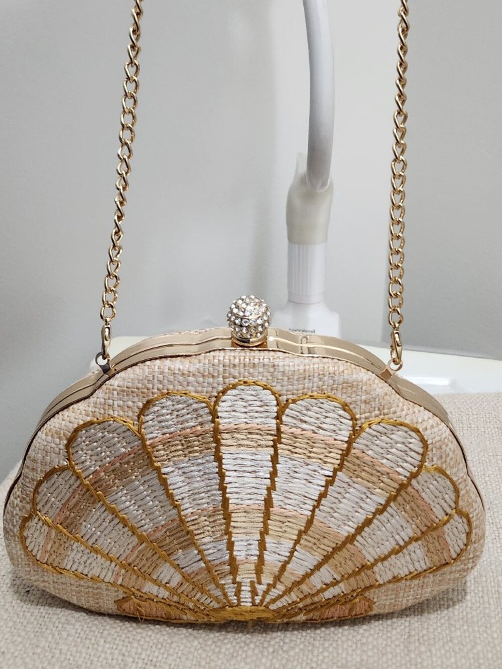 Shell clutch